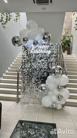 Фотозона блестящая с пайетками на день рождения