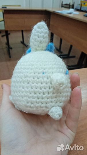 Белый зайчик/кролик с шарфом