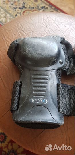 Комплект защиты для катания на роликовых коньках