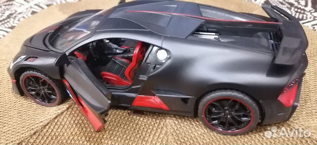 Bugatti Divo 1.24 машинка металлическая
