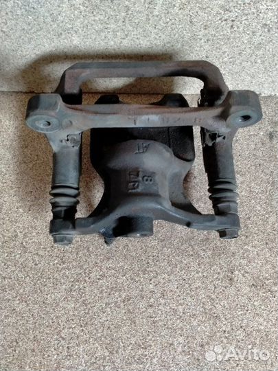 Суппорт задний левый Toyota Mark Ii JZX100 1jzge