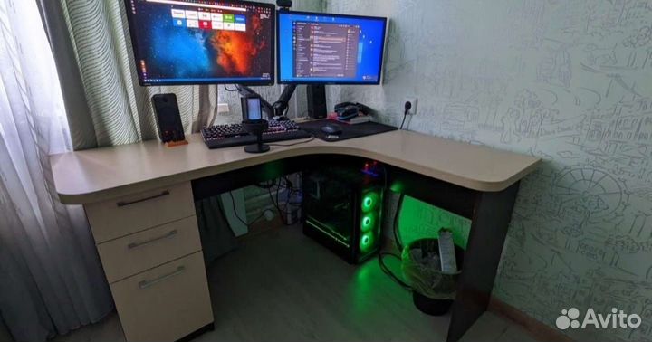 Компьютерный стол игровой