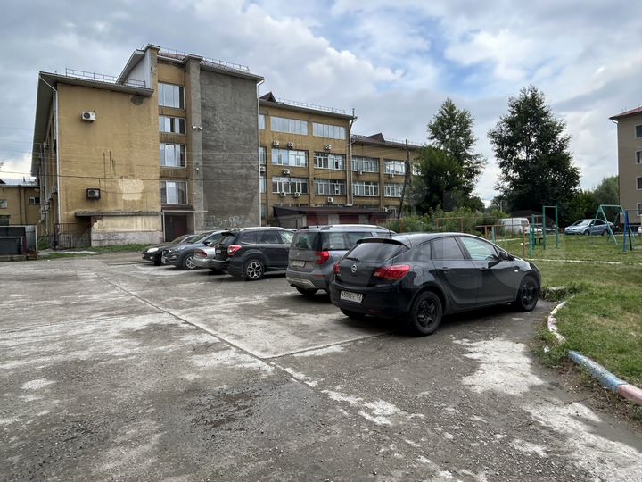 3-к. квартира, 90 м², 2/4 эт.