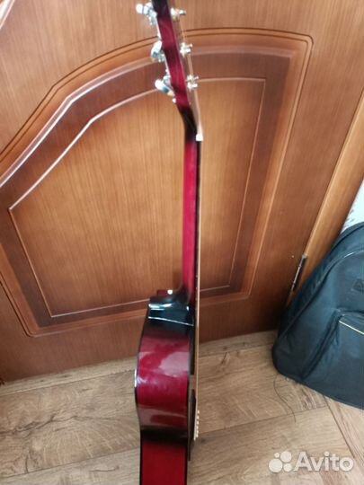 Акустическая гитара