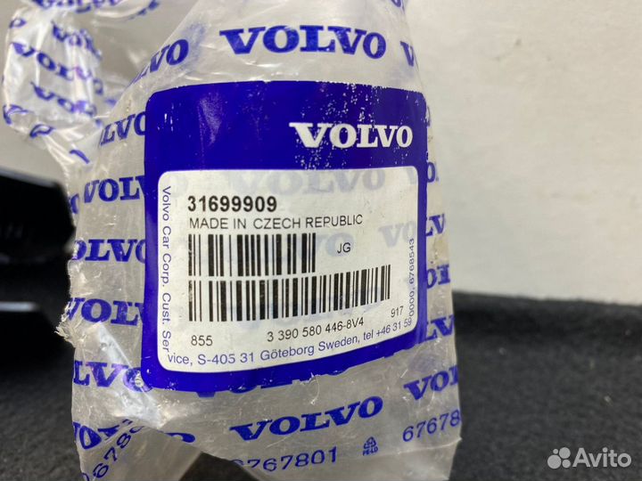 Крышка поводка стеклоочистителя Volvo XC40 2017+