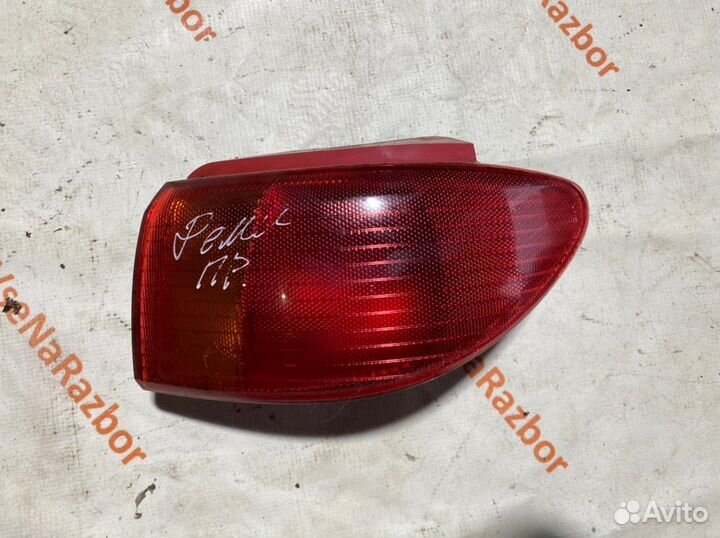 Фонарь задний правый внешний Mazda Demio DY3W