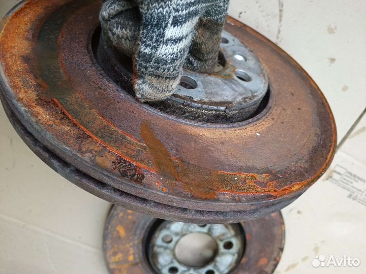 Тормозной диск передний Skoda Rapid 1