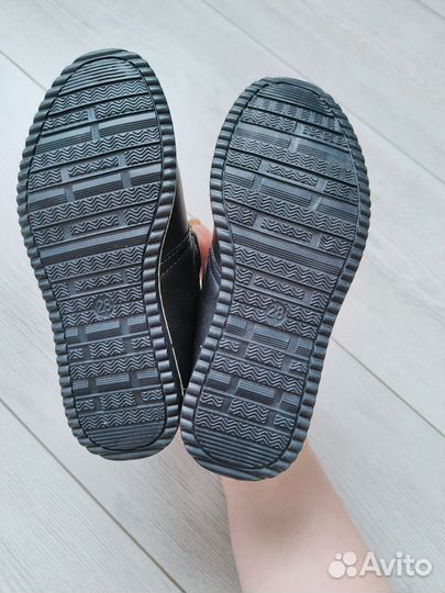 Туфли новые для мальчика 28