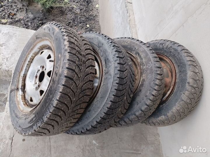 Продам шины 13 зимние бу