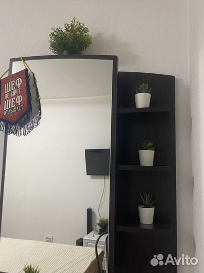 Стол плюс зеркало