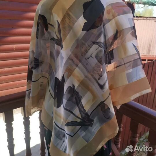Большой светлый платок