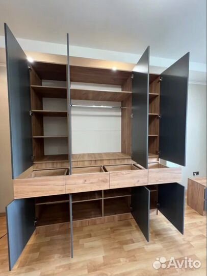 Шкаф 4-х створчатый новый