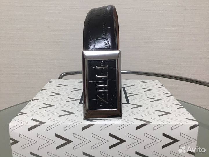 Мужской кожаный ремень черный