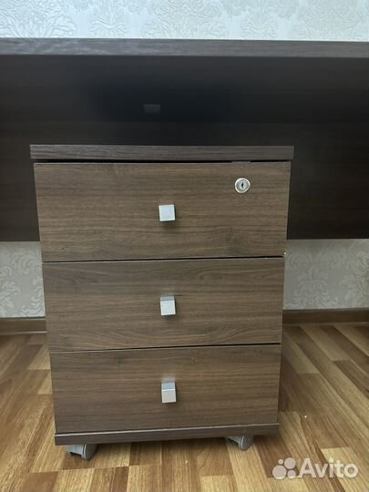 Тумба выкатная письменый стол