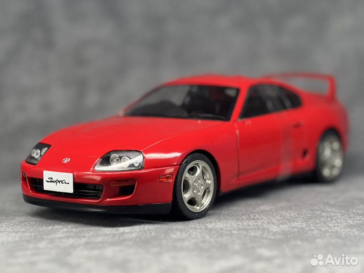 Модель toyota supra 1/18 solido