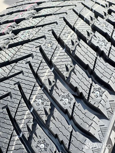 Zmax Winternova Stud II 315/35 R21 92T
