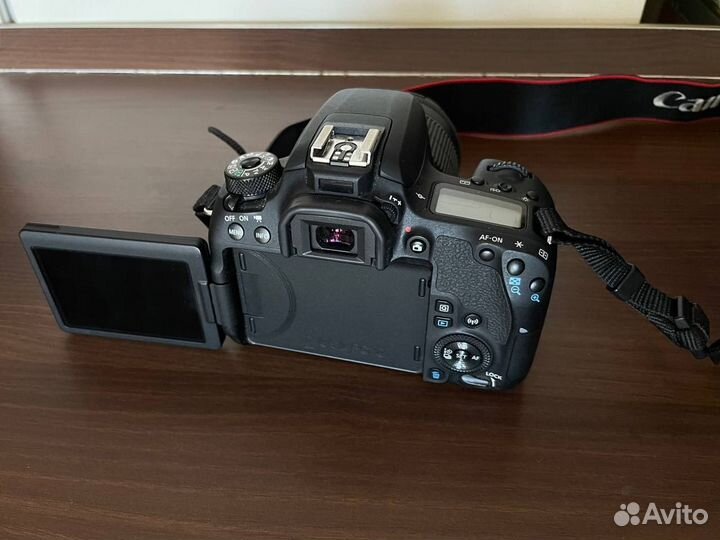 Зеркальный фотоаппарат Canon 77D