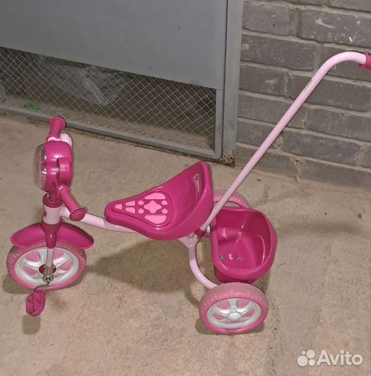 Трехколесный велосипед с ручкой