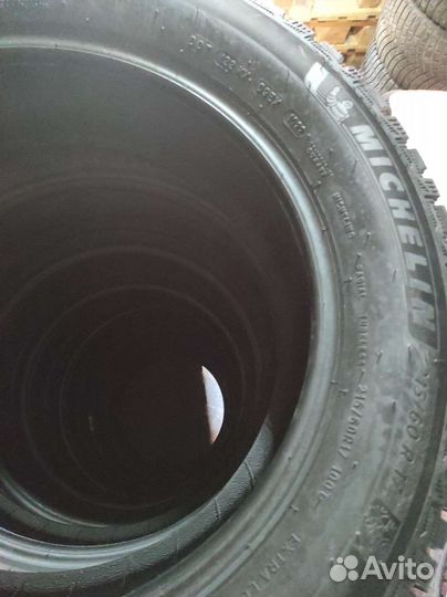 Michelin X-Ice North 4 215/60 R17