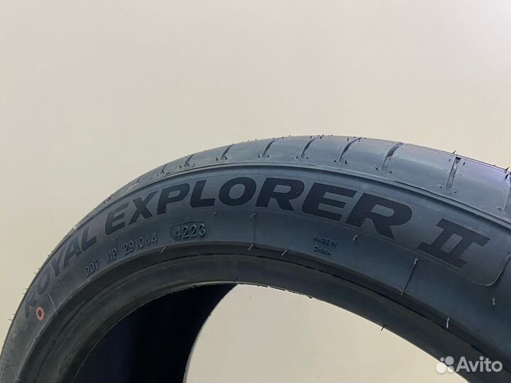 Royal Black Royal Explorer II 215/45 R17 91