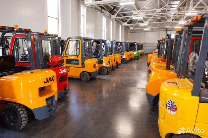 Бензиновый вилочный погрузчик JAC cpqd 30, 3 T