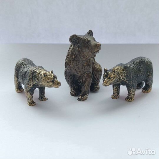 Бронзовые фигурки медведей