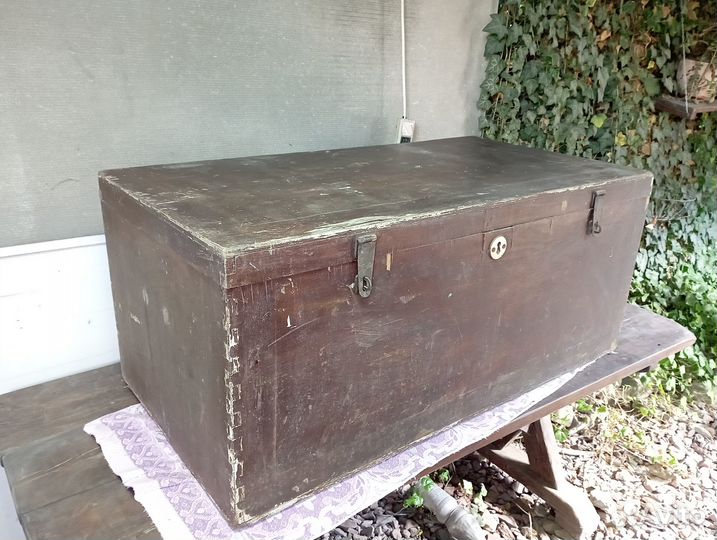 Сундук старинный