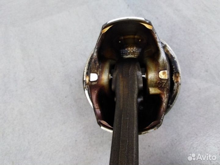 Поршень с шатуном 06K107065A