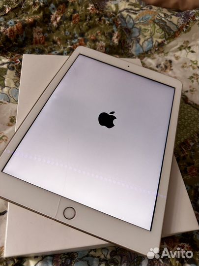 Apple iPad 5 поколения 2017 года 128гб wifi