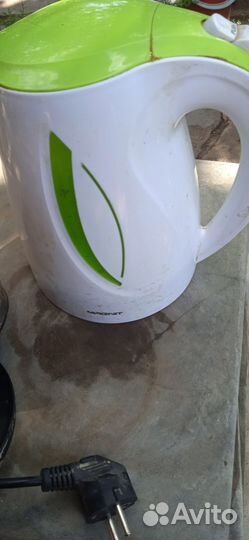 На запчасти чайник и 2 блина