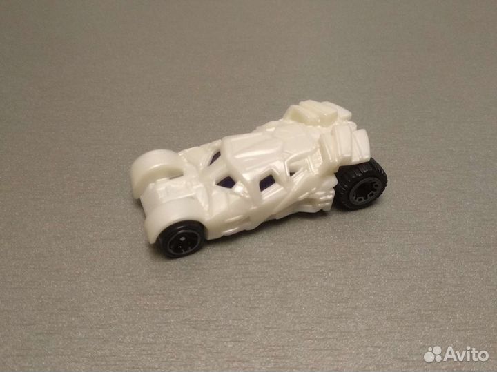 Машинка HotWheels(Хот вилс) Бетмобиль белая
