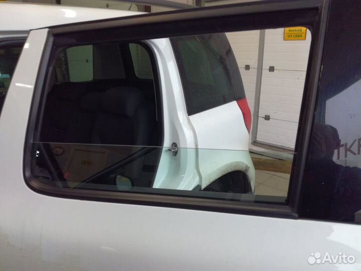 Лобовое стекло skoda yeti с молдингом