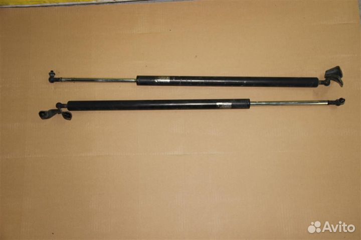 Амортизатор двери багажника Honda stepwgn (rg4) 2