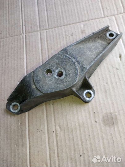 Кронштейн двигателя бмв е39 дизель 1096079