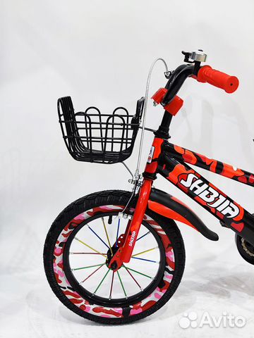 Детский велосипед с дополнительными колесами 20