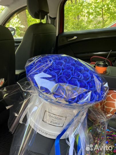 Синие розы в наличии. Букет 101, 81 мыльная роза