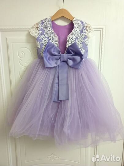 Платье нарядное 98