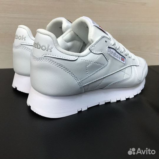 Кроссовки Reebok Classic белые женские