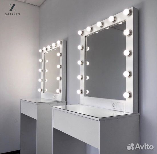 Гримёрное зеркало со столиком визажиста