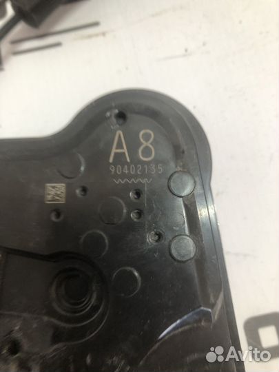 Замок двери передний левый Toyota Camry V70