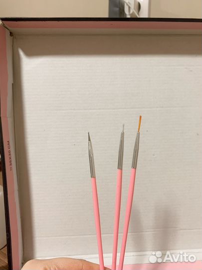 Кисточки для маникюра и макияжа