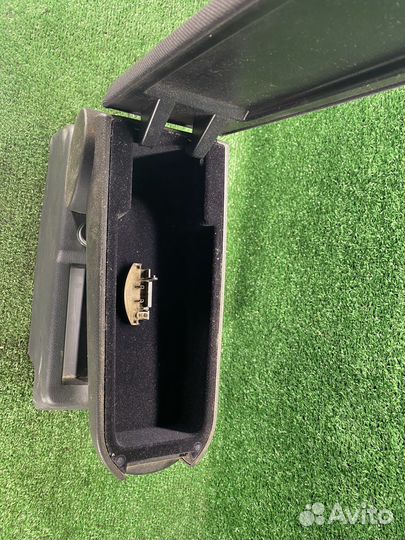 Подлокотник Skoda Octavia a4 Tour