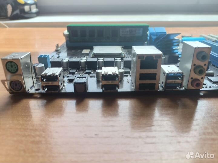 Материнская плата