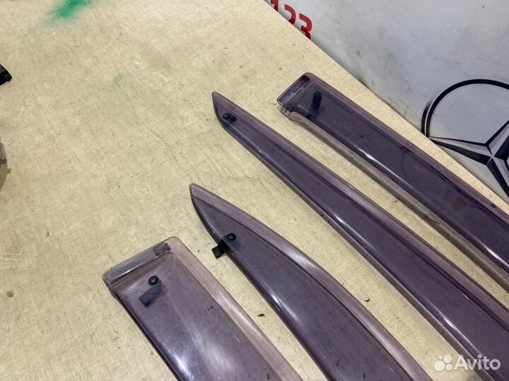 Дефлектор окон Mercedes C200 W204 271.950 2008