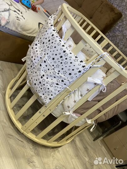 Кроватка с маятником