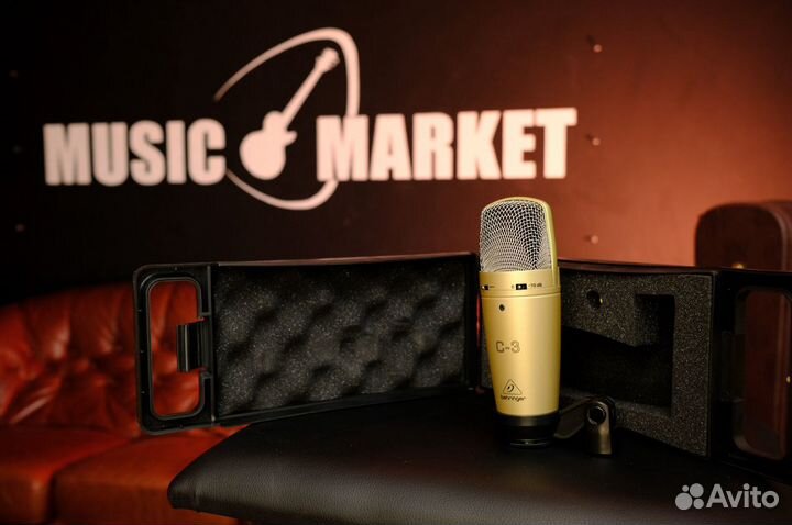 Студийный конденсаторный микрофон