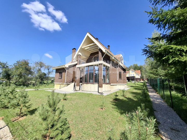 Коттедж 290 м² на участке 21 сот.