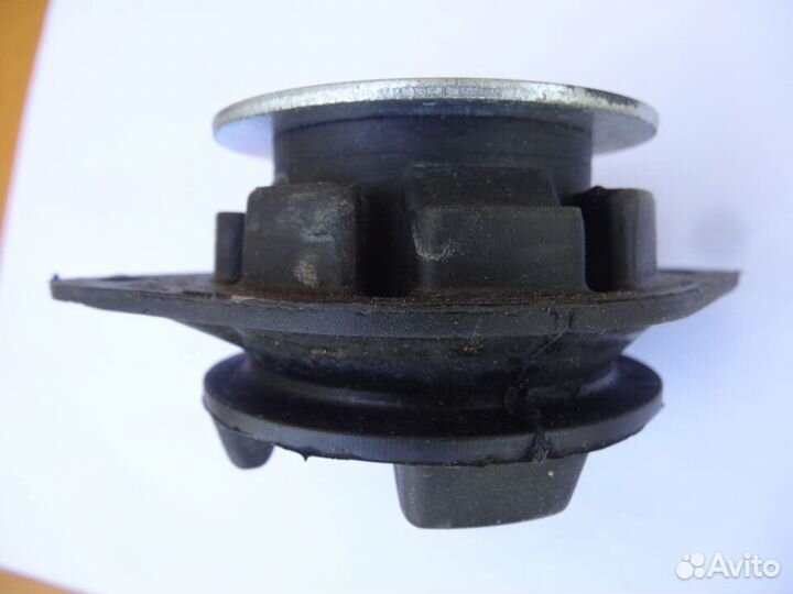 Подушка кпп Ауди 8A0399151D