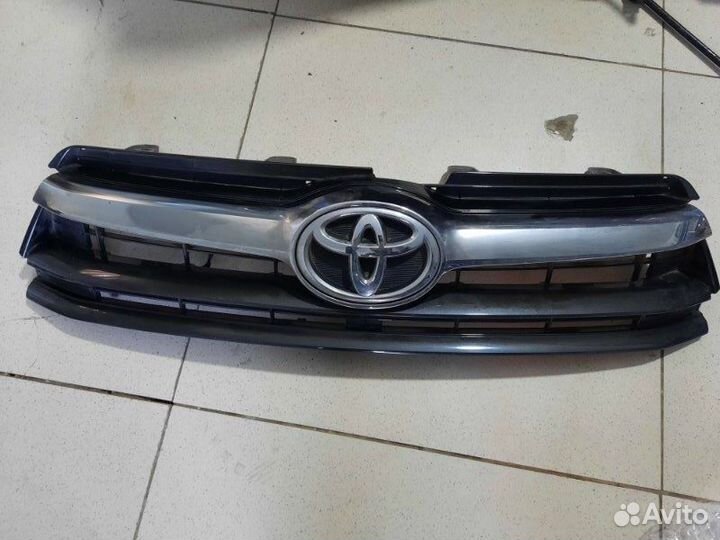 Решетка радиатора передняя Toyota Hichlander 3