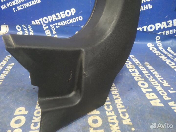 Накладка на порог Opel Astra H хэтчбек 2009